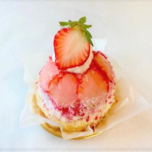 【苺ロール】